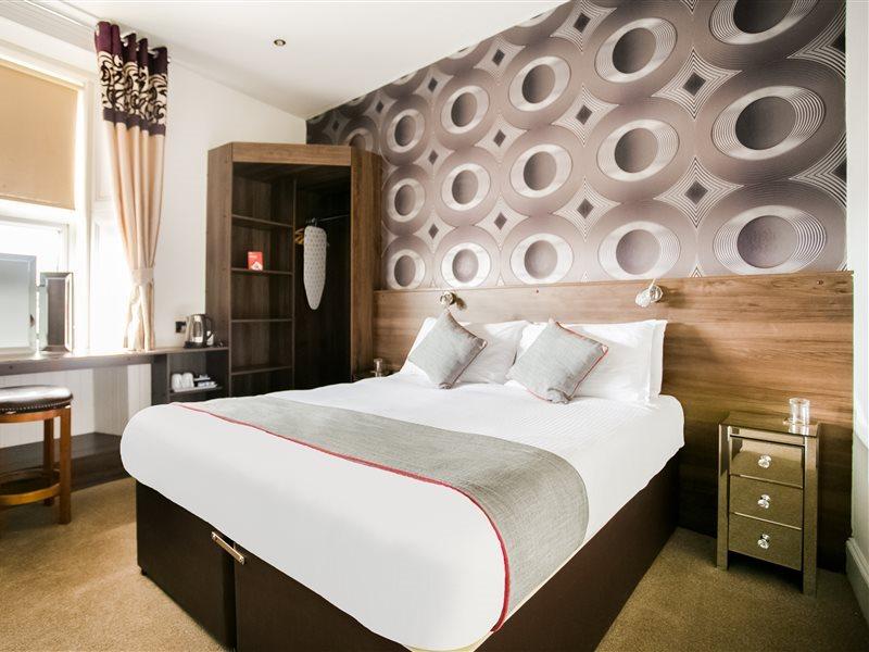 โอโย คอร์เนอร์ โฮเทล Hotel คาร์นูสตี ภายนอก รูปภาพ