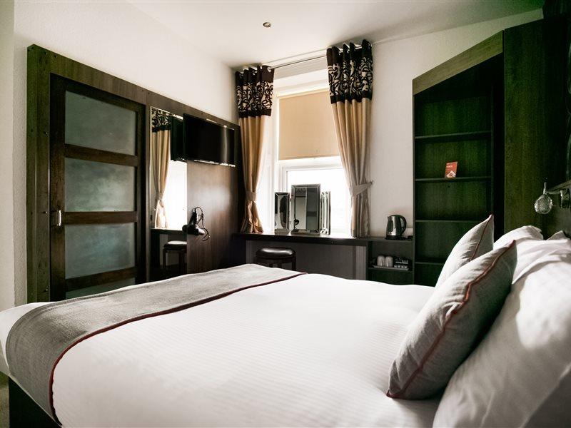 โอโย คอร์เนอร์ โฮเทล Hotel คาร์นูสตี ภายนอก รูปภาพ