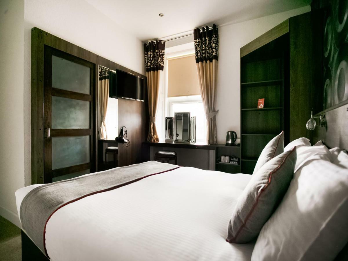 โอโย คอร์เนอร์ โฮเทล Hotel คาร์นูสตี ภายนอก รูปภาพ