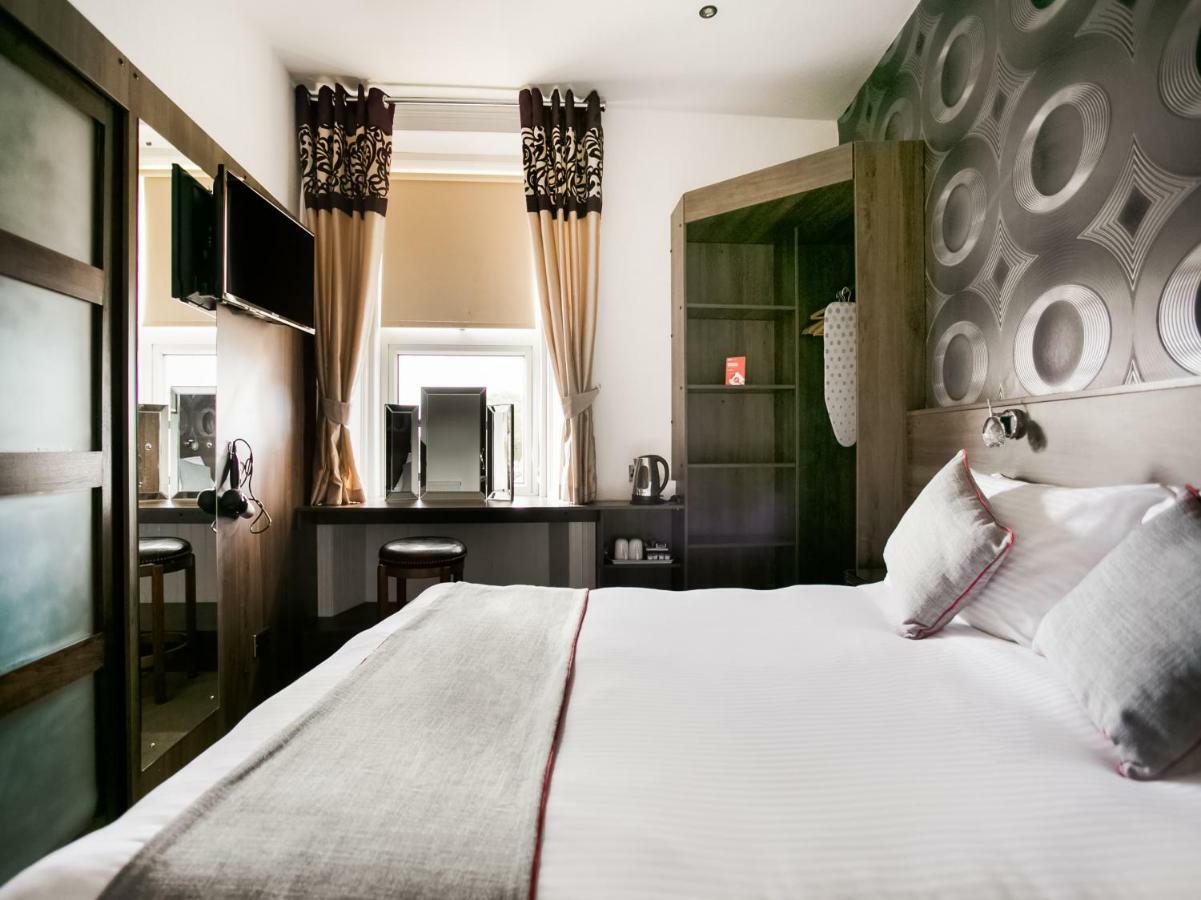 โอโย คอร์เนอร์ โฮเทล Hotel คาร์นูสตี ภายนอก รูปภาพ